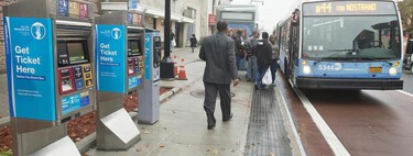 Nueva York ha puesto cámaras con inteligencia artificial en sus buses para detectar infracciones de tráfico. Las multas han subido un 570%