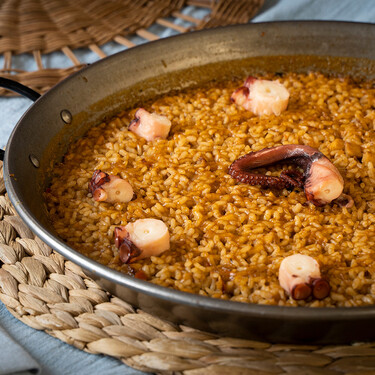 Arroz con pulpo, una receta marinera para el domingo muy fácil y rápida
