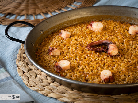 Arroz con pulpo, una receta marinera para el domingo muy fácil y rápida