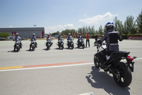 Así es un día de curso en el HIS, con Márquez y Pedrosa