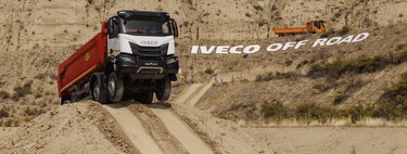Probamos los camiones más duros de Iveco: unas bestias de carga enormes que puede conducir cualquiera