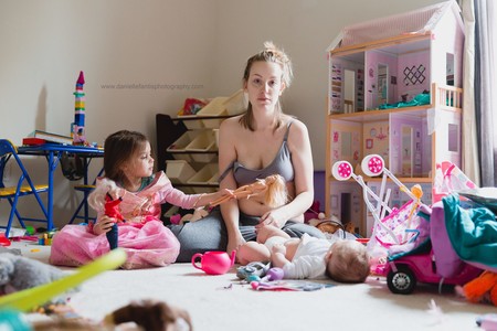 Las sinceras fotos de una madre que muestran la realidad de su lucha contra la depresión postparto