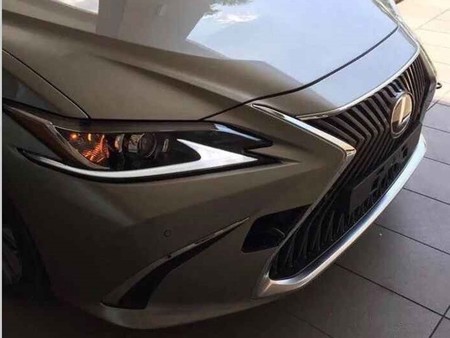 ¡Filtrado! El nuevo Lexus ES nos muestra su frente para darnos una idea de cómo se verá en su séptima generación