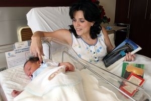 Hace sus exámenes de oposición en el hospital tras dar a luz