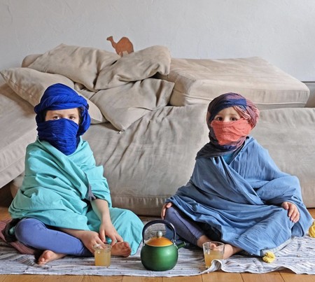 Las divertidas y educativas fotos de la vuelta al mundo de una familia durante el confinamiento