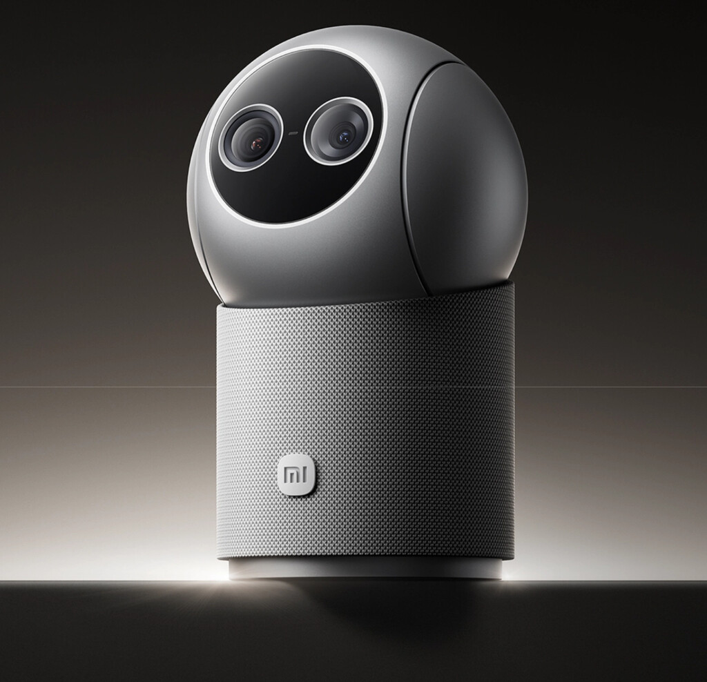 
Tiene dos ojitos que te observan y hasta micro para hablar, pero no te dejes engañar: así es la nueva cámara de Xiaomi, tan 'kawai' como avanzada