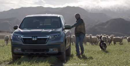 La nueva Honda Ridgeline le enseña a hablar a las ovejas en el comercial del Super Bowl
