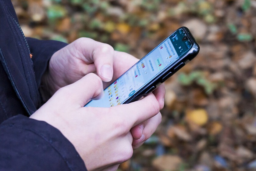 Mantener contactos antiguos de WhatsApp es un peligro por culpa de las operadoras. Es hora de hacer limpieza