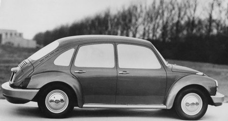 La ambiciosa historia del único Vocho de CUATRO puertas que terminó en el nacimiento del Volkswagen Golf