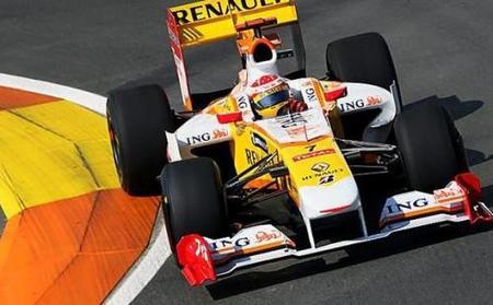 Fernando Alonso aligera para ser el más rápido de los segundos libres