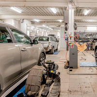 Los talleres españoles advierten al Gobierno sobre los coches eléctricos: "También es necesario poder repararlos"