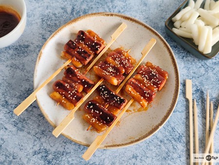 Sotteok-Sotteok, receta de la brocheta coreana de arroz y salchicha que se come en la calle