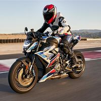 La posición de la barbilla es la gran clave olvidada para conducir bien una moto porque esconde un importante secreto detrás 