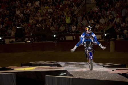 Los Red Bull X-Fighters paran en Las Ventas