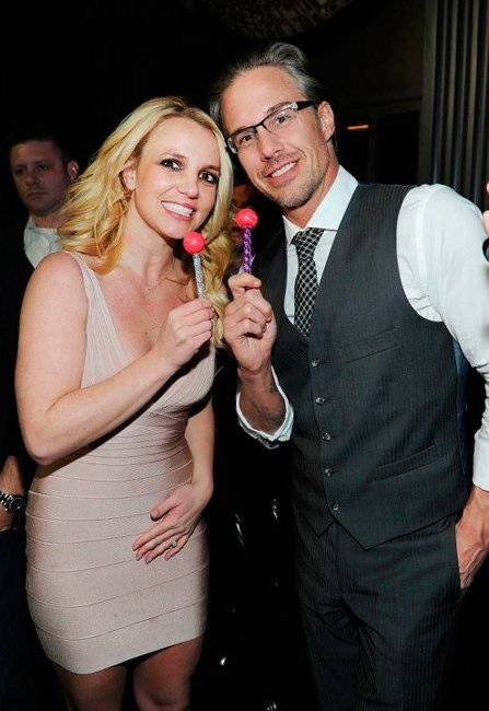 Con semejante anillo de compromiso, si Britney no se casa contigo, me caso yo