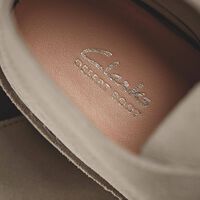 Elegantes y cómodas: estas zapatillas de piel Clarks son el mejor descubrimiento de rebajas y están a mitad de precio 