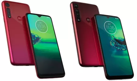 Moto G8(左)vs. Moto G8 Plus (右)