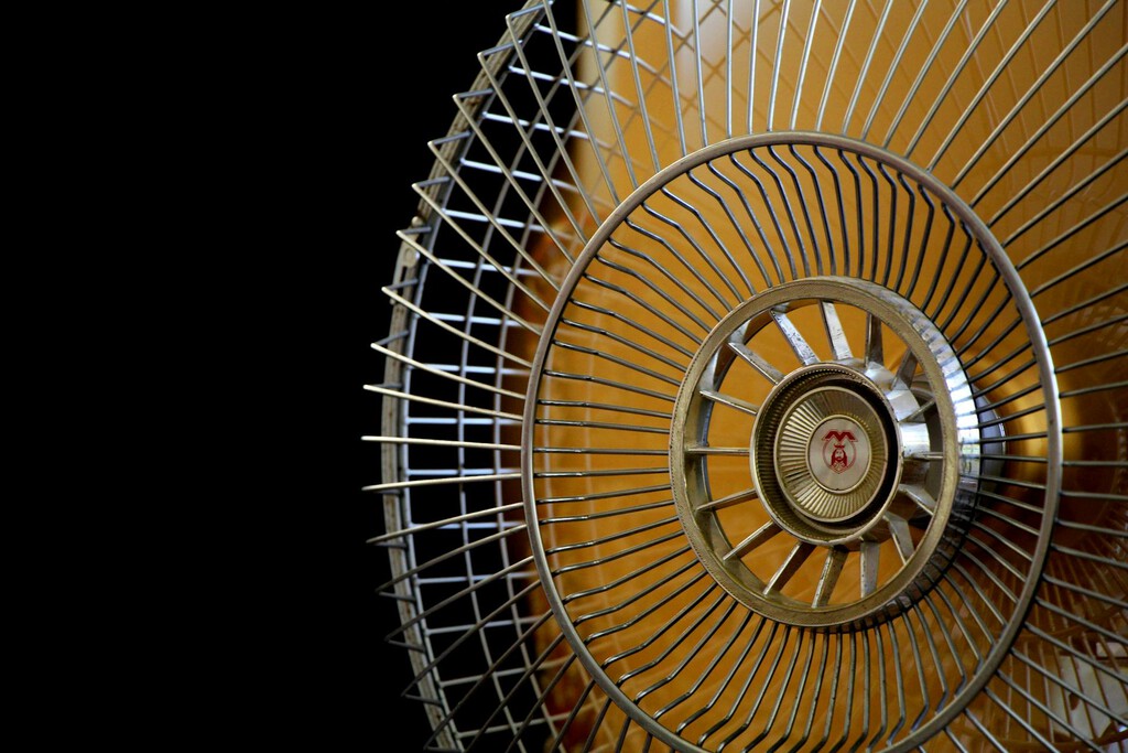 Probé el truco de la botella en el ventilador y fue un fracaso: esto es lo que de verdad me ha funcionado 