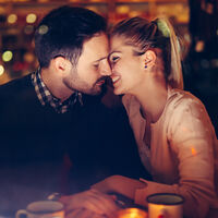 Mi primera salida en pareja sin el bebé: el debate entre necesidad y culpabilidad