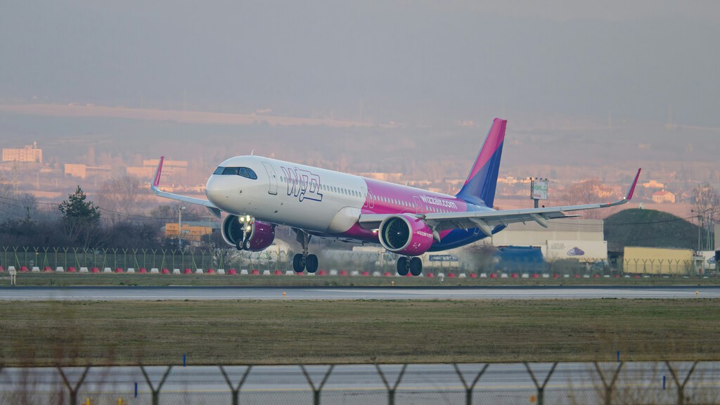 Ryanair ha dominado en Zaragoza durante años. Su retirada en los aeropuertos regionales está haciendo que otra aerolínea se alce: Wizz Air