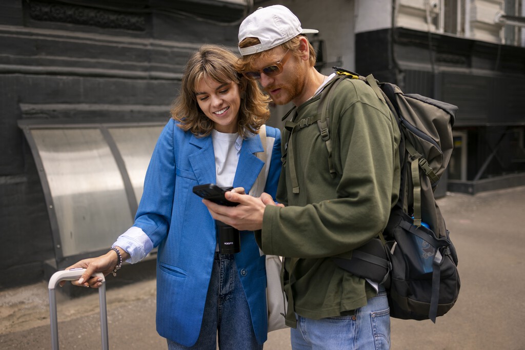 No me voy de Semana Santa este año sin una eSIM en el móvil: estas son las que estoy barajando