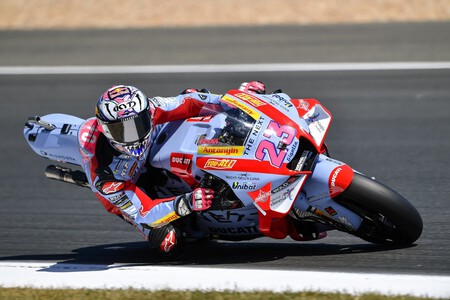 Enea Bastianini caza su tercera victoria, Pecco Bagnaia la lía y Suzuki se va antes también en Le Mans