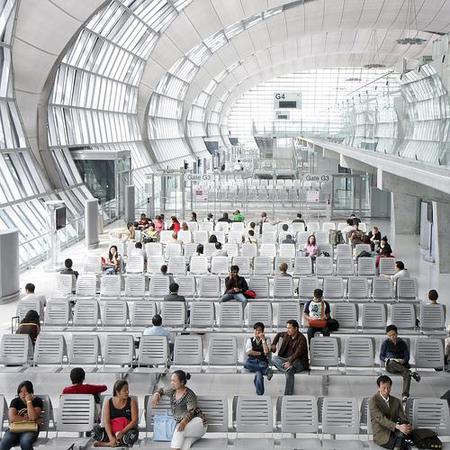 Se indemnizará a pasajeros con vuelos retrasados por más de tres horas