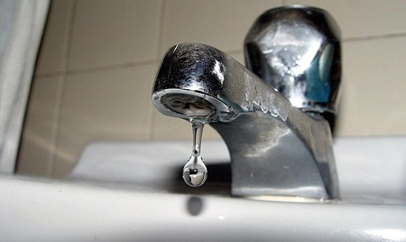 Inventan una ducha que ahorra el 90 % de agua y el 80 % de energía