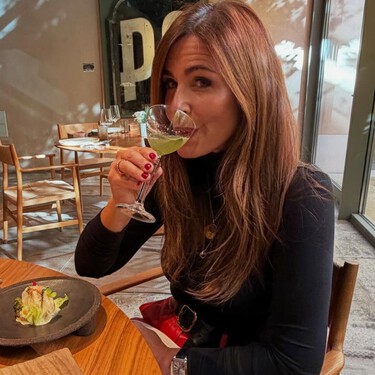 Nuria Roca luce las New Balance 9060 más chic del invierno, y son perfectas para tus looks de oficina 