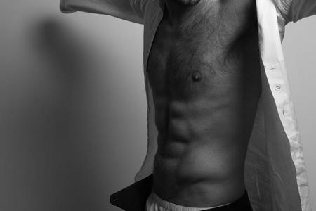 Adivina quién... luce unos abdominales de infarto