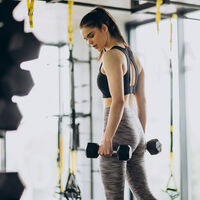 Por qué entrenar fuerza siendo mujer no va a hacer que ganes demasiado volumen y no te guste el aspecto