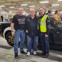 Hasta pronto vaquero: los últimos Dodge Charger y Challenger ya salieron de la línea de producción