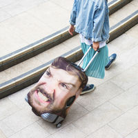 Con estas divertidas fundas, nadie confundirá ni se llevará por error tu maleta 
