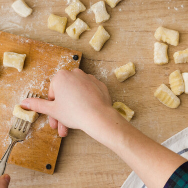 Hay un truco para conseguir ñoquis caseros mucho más sabrosos sin tener que hacer nada raro a la patata 
