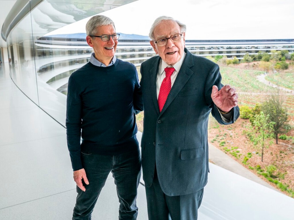 Tim Cook recibió un consejo millonario que Steve Jobs había rechazado. El autor de la lección fue Warren Buffett