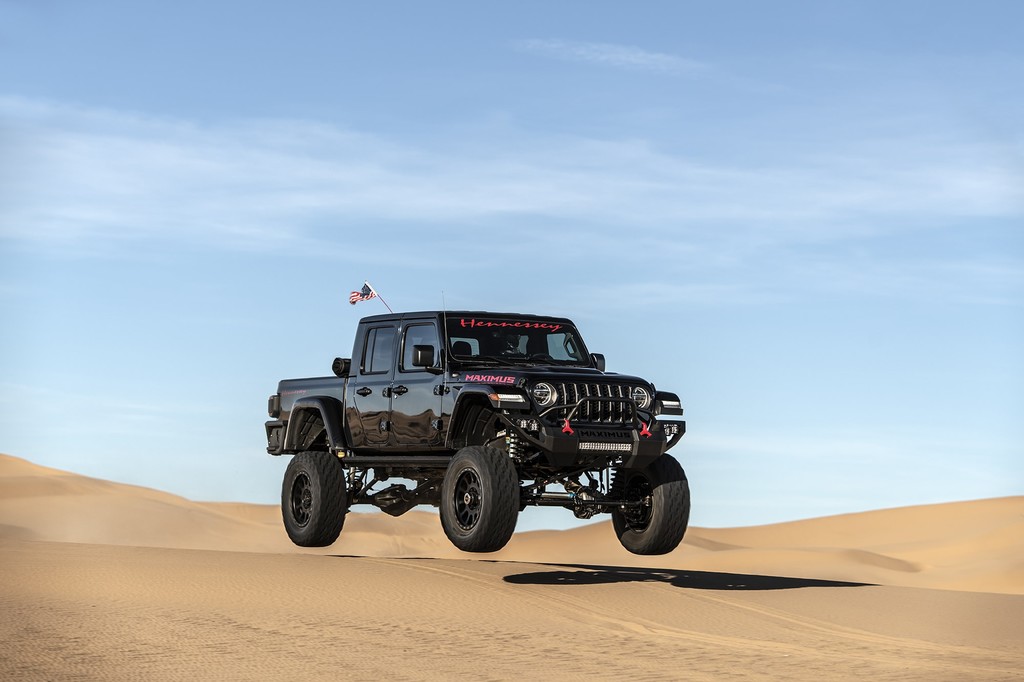 El primer Hennessey Maximus 1000 sale a presumir su poder en el desierto en este video