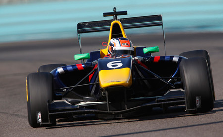 Patric Niederhauser cierra el 2013 con el mejor tiempo de las pruebas de la GP3