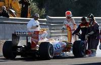 Fernando Alonso llega al rescate del R29