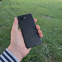 Buscan 20.000 personas para que este móvil compacto exista: Enough Phone promete 5,3 pulgadas y una batería que puedes cambiar 