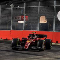 Carlos Sainz manda en el regreso de la F1 a Singapur con problemas para Max Verstappen y Charles Leclerc