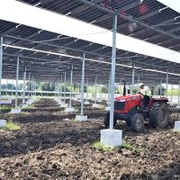 India necesita más cultivos y energía solar que ningún otro país. Así que está instalando los paneles solares en altura