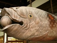 La metáfora de los peces de madera