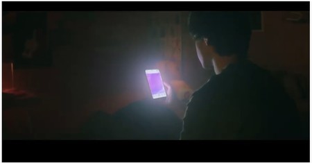 "¿Regalarías tu vida a cambio de un teléfono móvil?": la campaña 'Mi vida es tuya' sobre la dependencia al móvil de los adolescentes