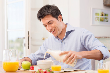 Estos son los mejores alimentos para sumar a tu desayuno si quieres evitar el picoteo el resto del día
