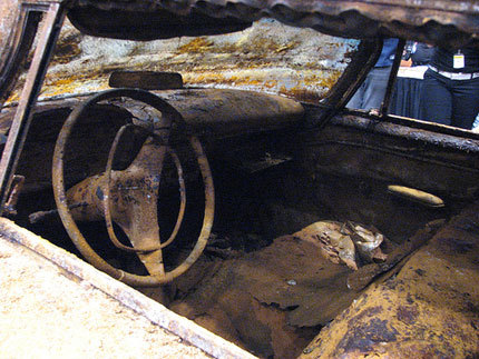 1957 Plymouth Belvedere enterrado en Tulsa