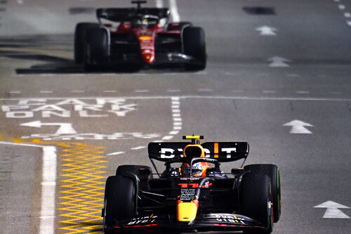 Sergio Pérez resiste en Singapur, Carlos Sainz vuelve al podio y el Alpine deja tirado a Fernando Alonso