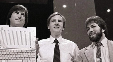 Steve JObs, Ronald Wayne y Steve Wozniak Steve JObs, Ronald Wayne y Steve Wozniak