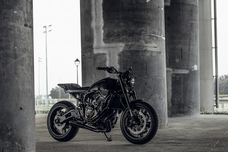 Espectral y espectacular, así es la Yamaha XSR700 Flying Phantom preparada por Rough Crafts