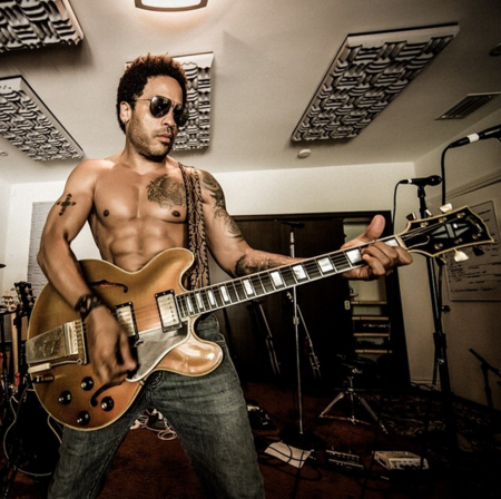 Que nos digan la receta para llegar a los 50 años como Lenny Kravitz... ¡Por favor!