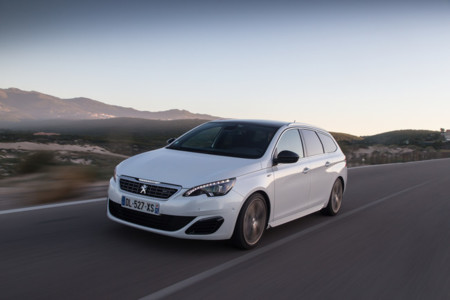 Nunca habrías dicho que probar la caja automática EAT6 de Peugeot sería tan interesante